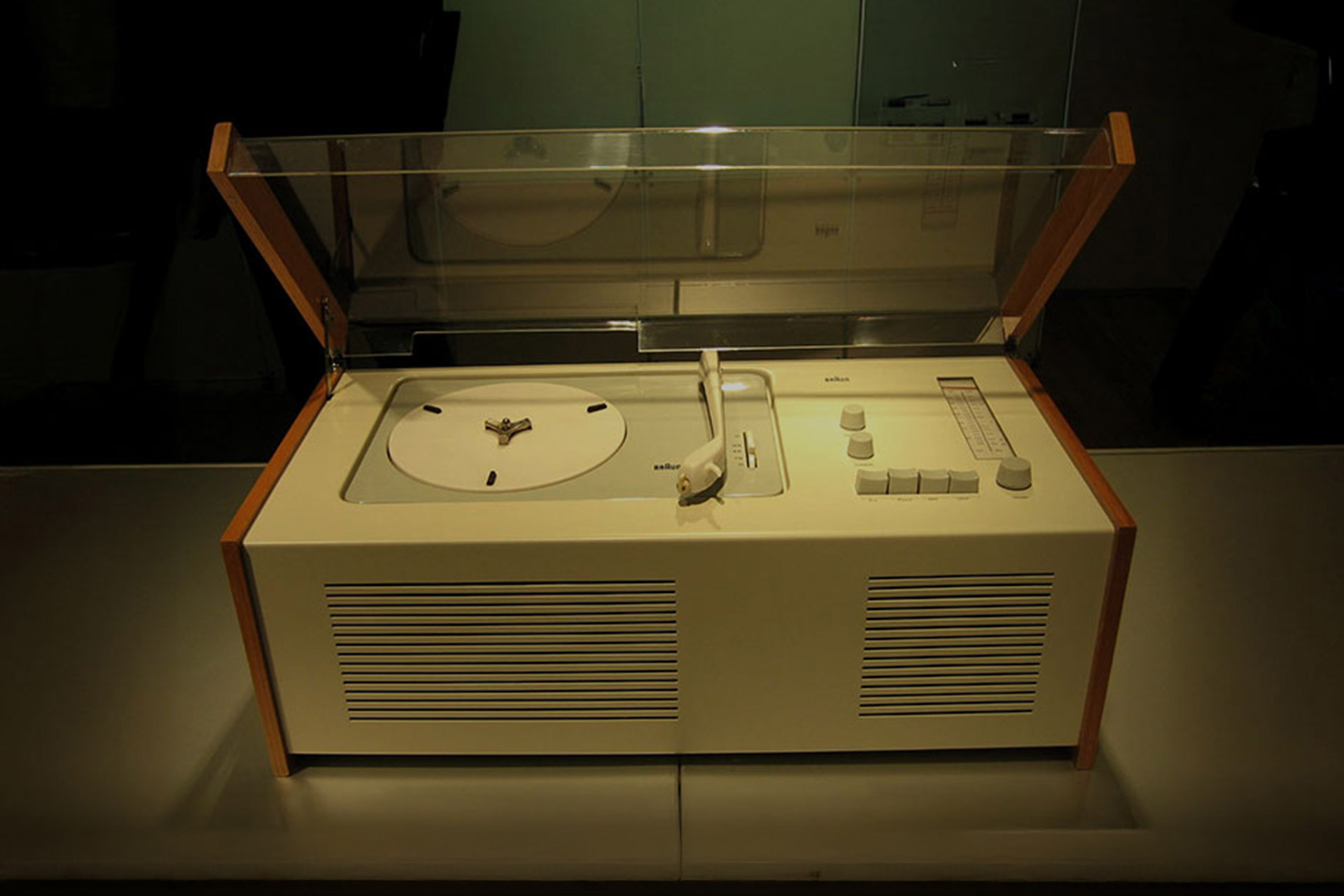Sir Jony Ive, 2010